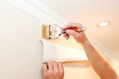 Pose de papier peint à Oyrières — revêtements muraux et toiles de verre